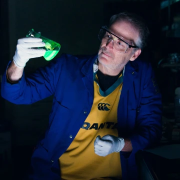Dr. Craig Hawker in Lab
